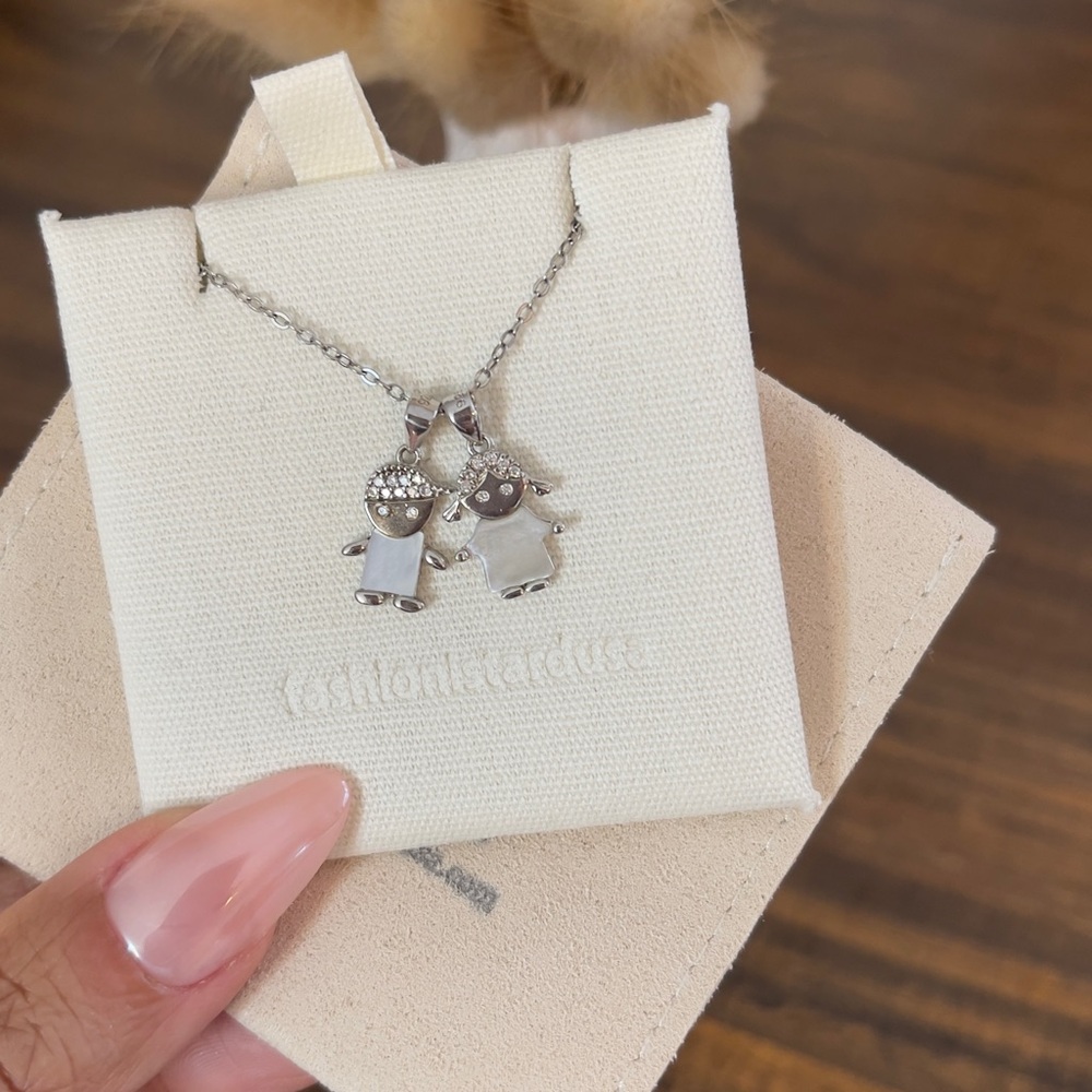 Fashion Necklace with Silver Pendant